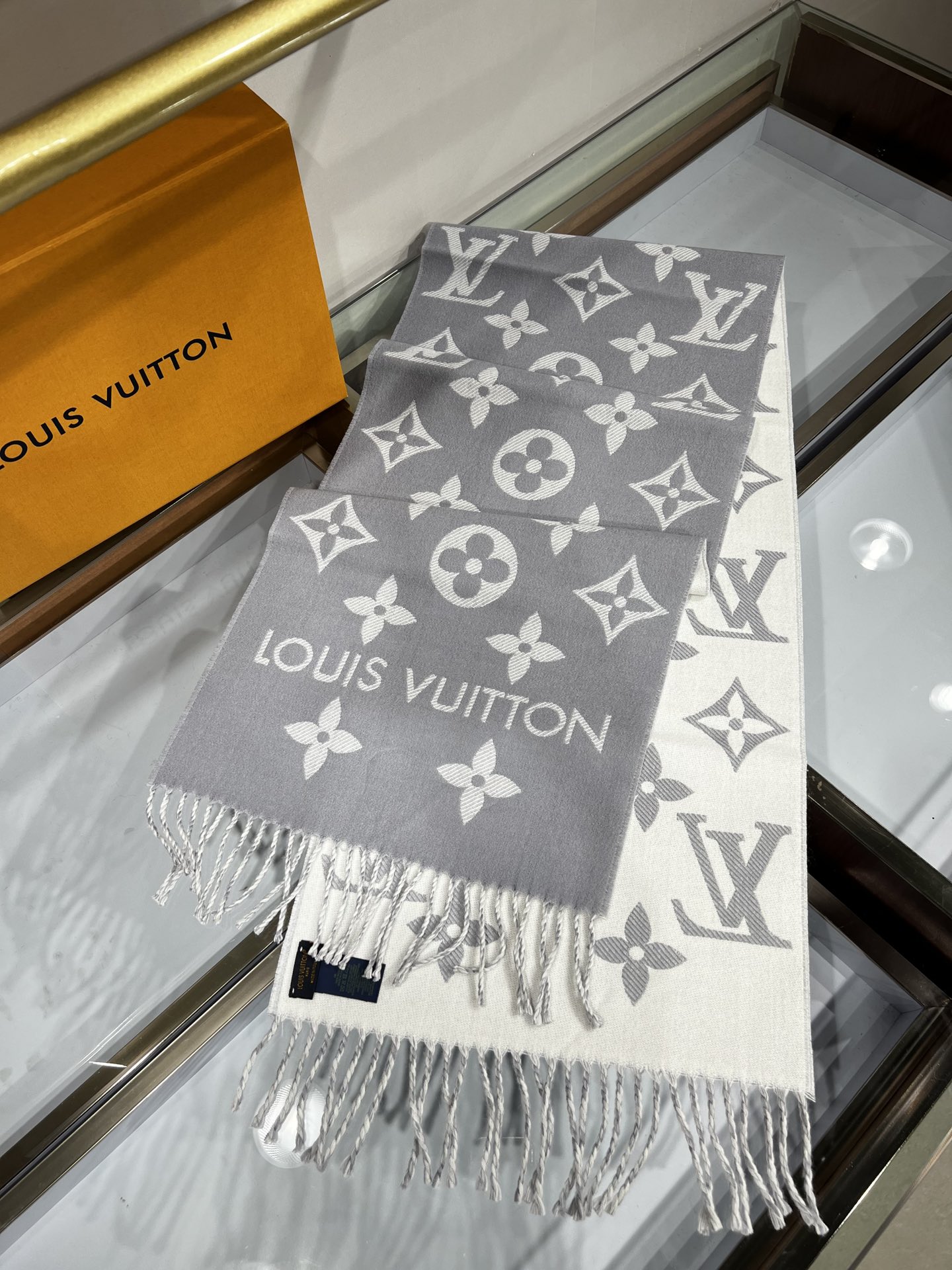 LV Simply Scarves